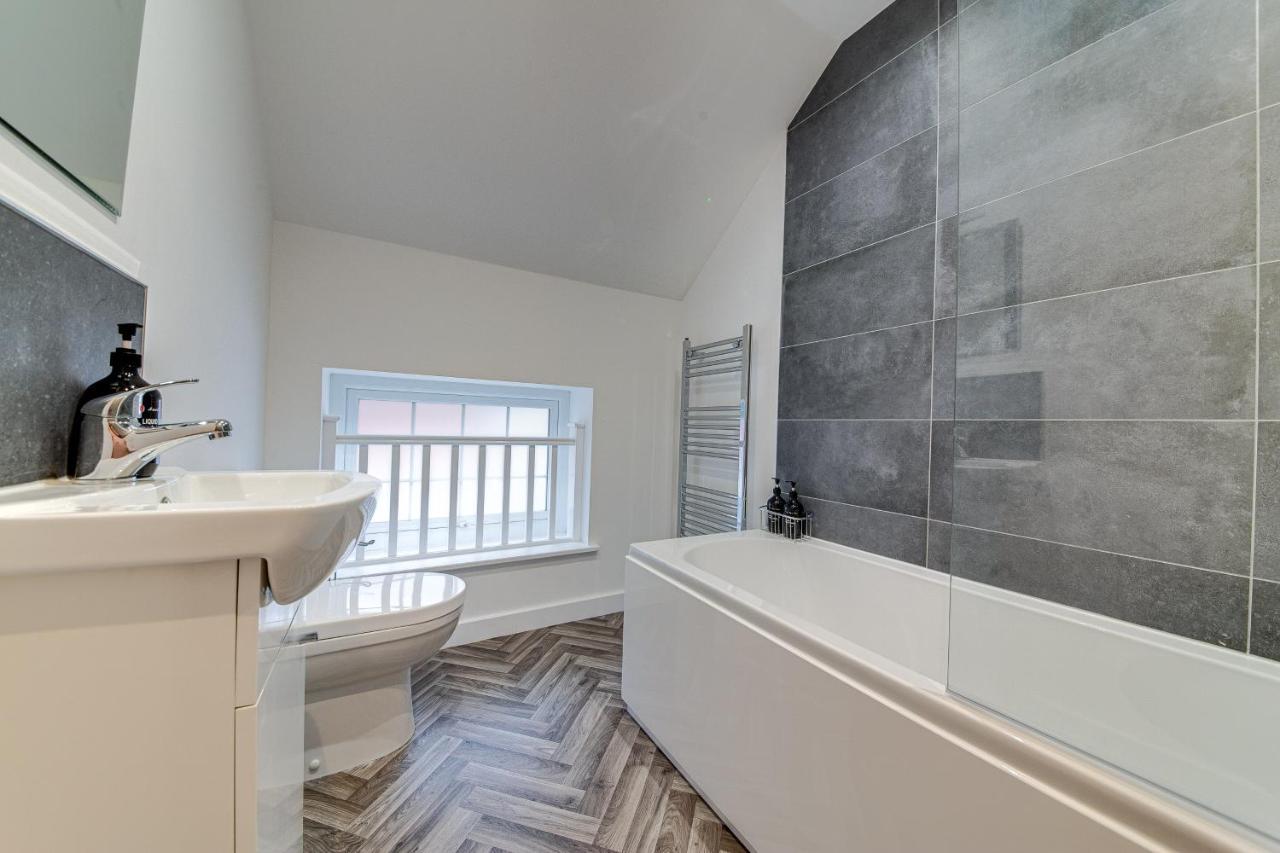 Stylish & Contemporary 2-Bed Townhouse - Parking - Wi-Fi - Netflix Διαμέρισμα Worksop Εξωτερικό φωτογραφία