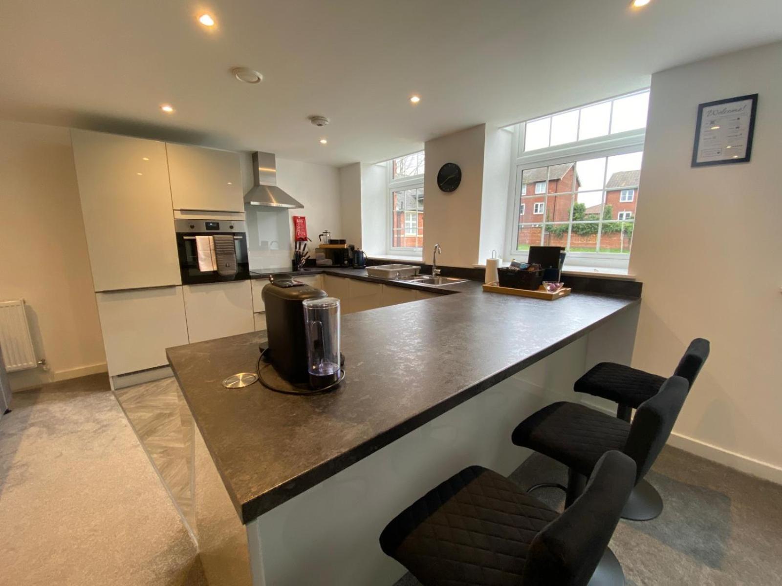 Stylish & Contemporary 2-Bed Townhouse - Parking - Wi-Fi - Netflix Διαμέρισμα Worksop Εξωτερικό φωτογραφία