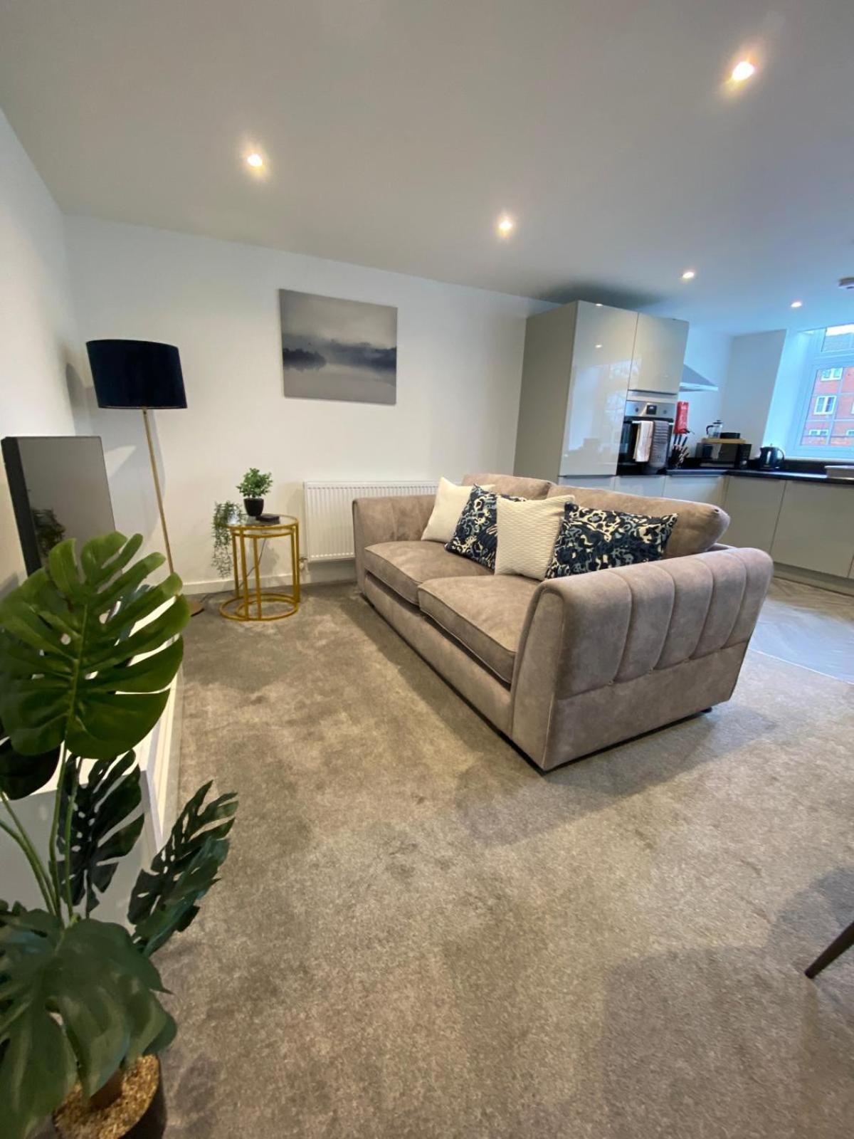 Stylish & Contemporary 2-Bed Townhouse - Parking - Wi-Fi - Netflix Διαμέρισμα Worksop Εξωτερικό φωτογραφία