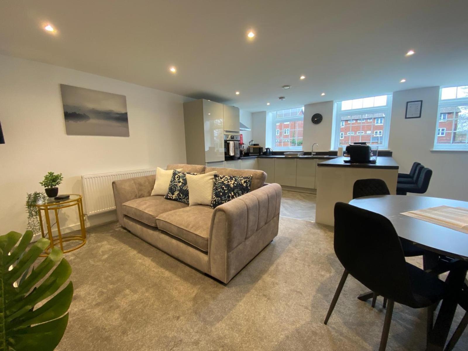Stylish & Contemporary 2-Bed Townhouse - Parking - Wi-Fi - Netflix Διαμέρισμα Worksop Εξωτερικό φωτογραφία